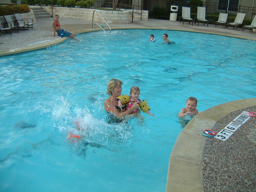 2003/08(Aug)/2(J-KT-Pool)/1024x768_2003-08-07 19-39-59150.JPG